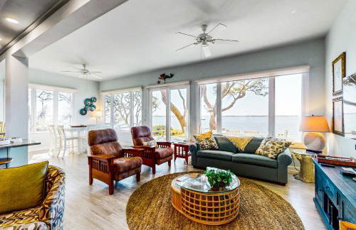 Three dog-friendly, waterfront cottages with full kitchens & private beach - Foto 7