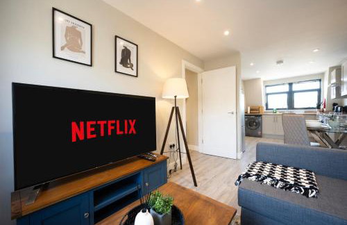 Modern 2 Bedroom Flat, Central Chatham, Self Check-in - Foto 1