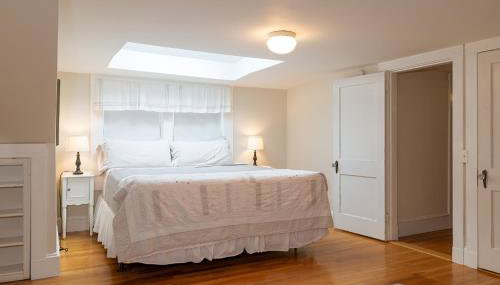 Family & Dog Friendly 4BR in Downtown NE Harbor - Millbrook - Photo 3