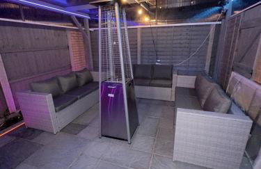 Luxxe House with Hot tub and Pool table - Photo 59