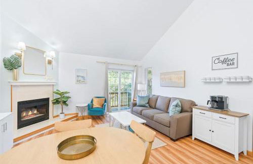 Cannon beach vibes, steps to the beach,WIFI,3 full bedroom en suites with 3 fireplaces,Near Downtown - Photo 11