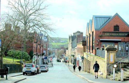 Fabulous 2 bed Historic Ground floor apartment Belper with free car parking next to property - Foto 58