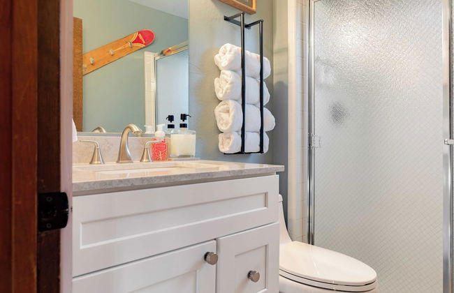 Legacy Lodge by Avantstay Upper-level Retreat Deck, Hot Tub - Foto 19