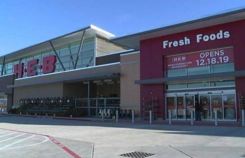 Gray Lux Hse 3BR 3 and half Ba MedCenter DownTWN HotTub - Photo 34