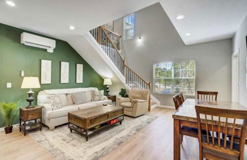 Luxury Retreat with Hot Tub Fire Pit & Forest Views - Foto 20