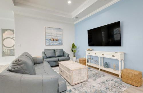 Bright Foley Home with Patio - 7 Mi to Wharf and Beach - Foto 1