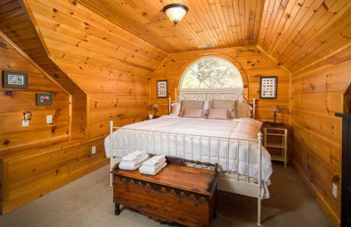 Mountain Retreat with Hot Tub, Game Room and Views - Foto 41