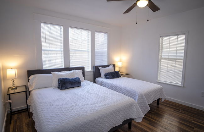 Downtown Remodeled Cozy 2br/1ba Home Sleeps 8 - Photo 3