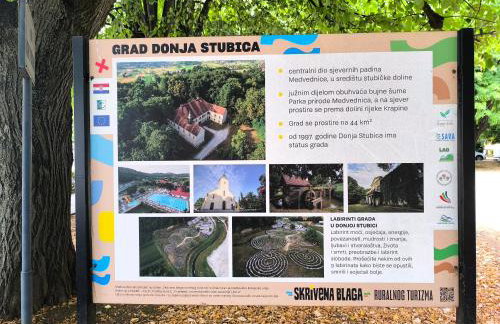 Old house by the stream - Photo 31