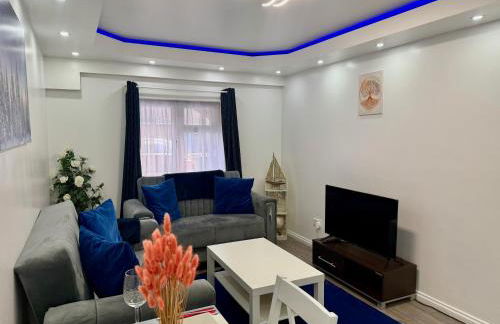 Modern Elegant Home - Photo 1