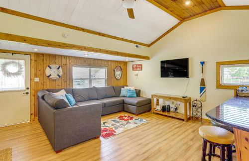 Waterfront Port Clinton Cottage with Fire Pit! - Foto 1