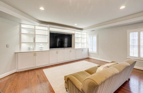 Game Rooms and Gym! Luxe Great Falls Estate - Foto 16