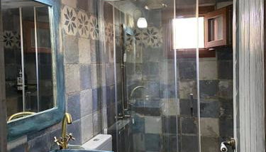 Περιβόλι του Οδυσσέα - Foto 5, Shower