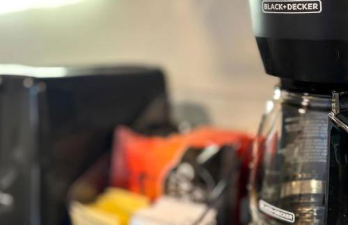 Chic City Retreat 1BR Unit - Church A2 - Foto 24