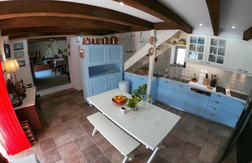 KIVERI 1876 traditional seafront cottage - Photo 25