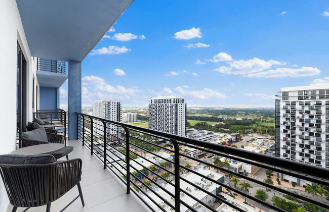 Spacious 2-Bedroom Condo at Doral Park - Photo 38