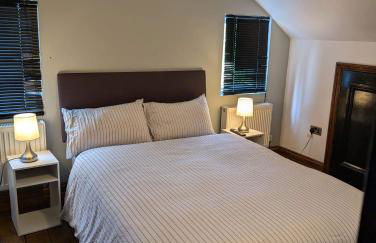 3B-10min City Airport Parking No Parties allowed - Foto 1