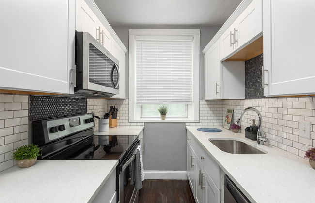 Central Garden Getaways Corp Rentals by NamaStay - Photo 20