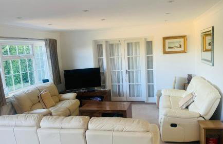 Lovekush Epsom Banstead Surrey. Views over London - Photo 50