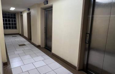 Loft novo, bem localizado, decorado em alto padrão - Foto 13