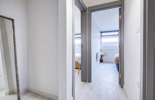 Modern 2 Bed in High Wycombe by ARP Homes, Ideal for Families or Business, Free Parking - Foto 11