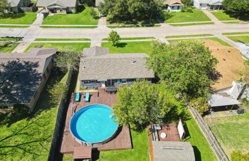 Peaceful and Relaxing Getaway w Beautiful Pool - Photo 41