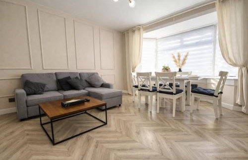 Spotless 2BR Flat with Parking, Garden, Wifi, Netflix, Sleeps 6 - Foto 4