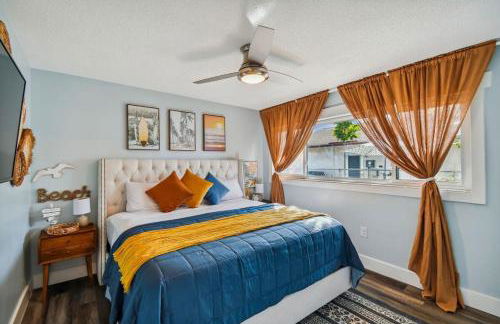 Luxury heated-pool home blocks from the beach - Foto 22