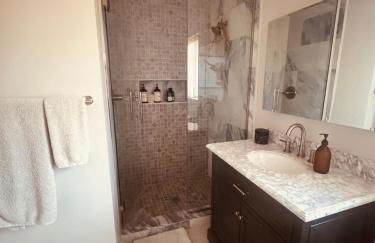 Santa Fe Modern FARMHOUSE 1 ACRE PRIVATE RD SOAKING ROOM 3 min Canyon rd - Foto 31