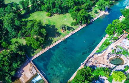 15 Min to Downtown with Backyard & Parking - Foto 23