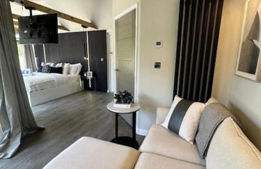 Luxurious Glass House with Private Hot tub - Photo 30