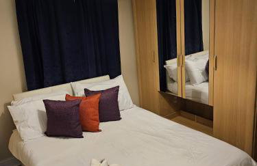 Sleek 4 bed Apartment with 2 bathrooms - Photo 10