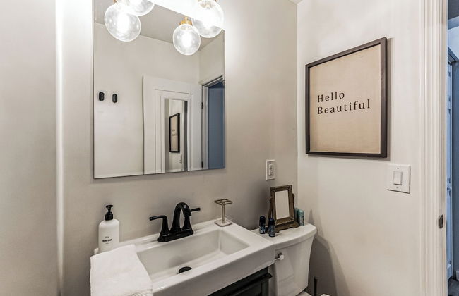 Trendy Studio for 4 w/ Community Pool! - Photo 9