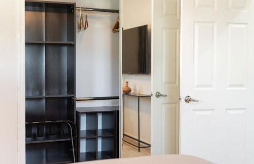 NEW! HUGE 5BR Mountain Views Game Room Hot Tub Lawn Games BBQ - Photo 37