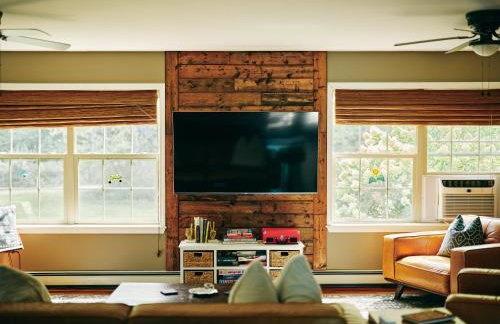 Bear House Catskills Cabin- Private Pool, Pond, Hot Tub, Dog-Friendly Sleeps 9 Adults - Foto 24