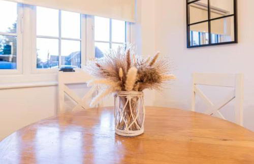 Family-Friendly 4-Bedroom House in Moston with Parking and Garden - Foto 18