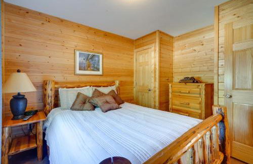 Cozy Columbia Cabin with Shared Lake Dock! - Foto 13