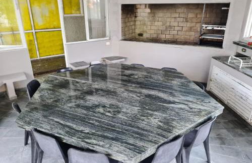 Casa 30 metros da praia com wifi e garagem 6 carros - Photo 4