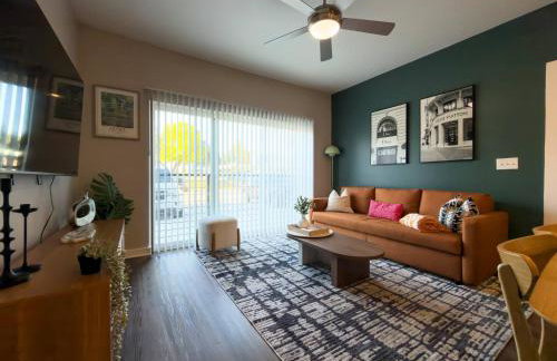 First Floor 2B2B • Pool, Gym, Dog Park • Near DTA - Foto 11