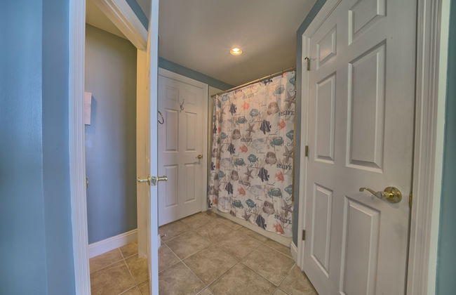 Relaxing Beachfront Condo with Beach Access - Unit 1603 by RedAwning - Foto 7