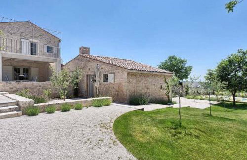 Villa Charlotte for 14 persons with 73m2 Pool in Central Istria - Daily Housekeeping & Breakfast Service - Foto 9