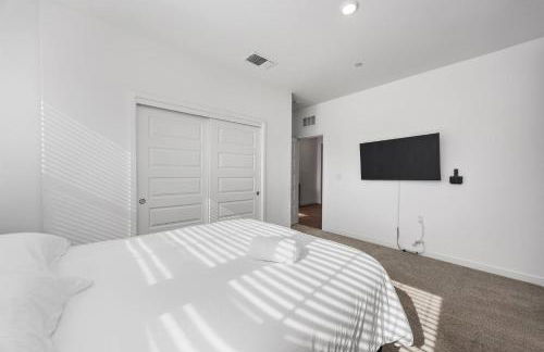 Serenity House- Newly Built, Peaceful Stay - Photo 16