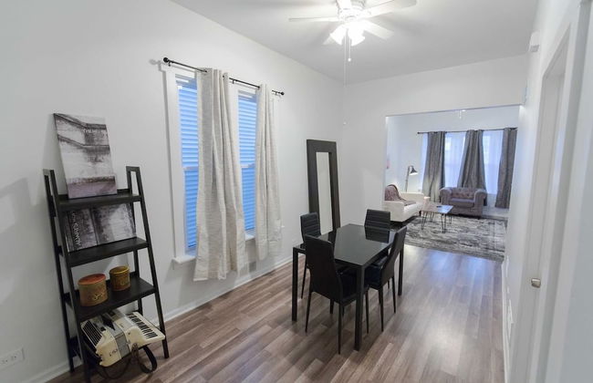 Simple in Palmer Square - Walk to Park and Train - Foto 14