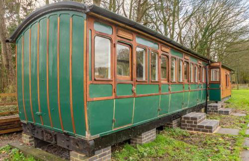 The Railway Carriage - Photo 26
