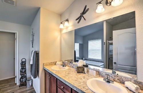 Desert Escape Off I-10 with Over 1 Enclosed Acre! - Foto 14