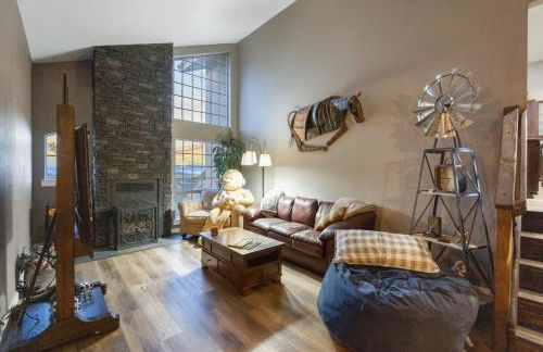 Lynx Lake Lux 6-BR HouseSleeps 22Hot TubGame Rm - Foto 63