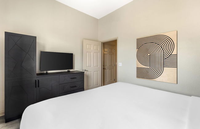 2BD resort condo with amenities and next to shopping right off the Las Vegas Strip - Photo 49