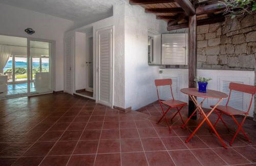 GuestHost - Villa With Private Garden, Parking & Shared Pool! - Foto 24