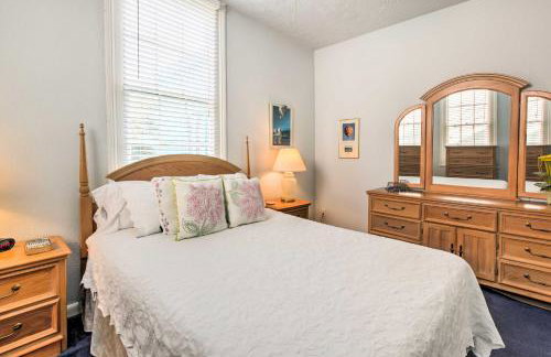 Less Than half Mi to Porretto Beach! Couples Retreat - Foto 9