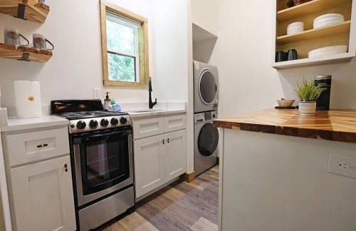 Tiny Tarheel Cozy Retreat Near UNC Tiny House - Photo 16